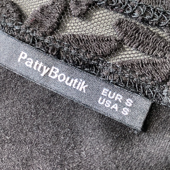 🖤 PattyBoutik Women Boat Neck Lace Inset Long Sleeve Blouse - Picture 8 of 8